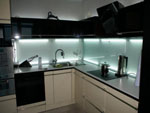 Кухня със светещо стъкло